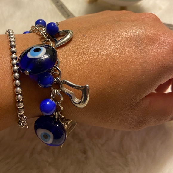 Handmade evil eye charm bracelet with hearts - Picture 2 of 9